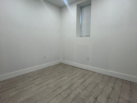 3rd image of 910 E 226th St #1
