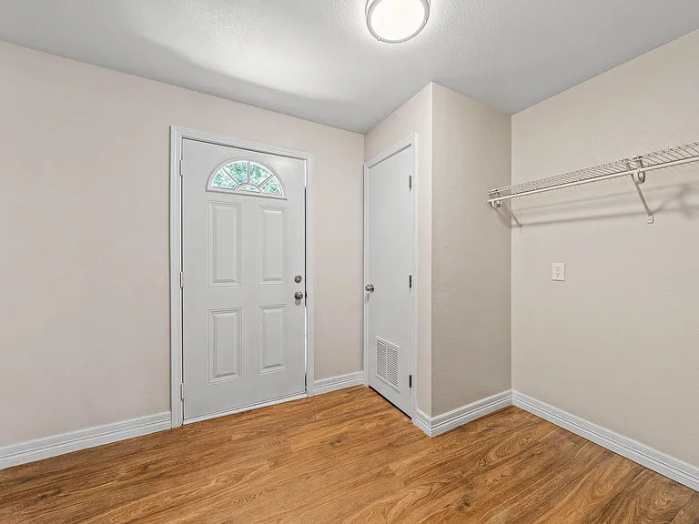 11700 N Oak St — Photo 19
