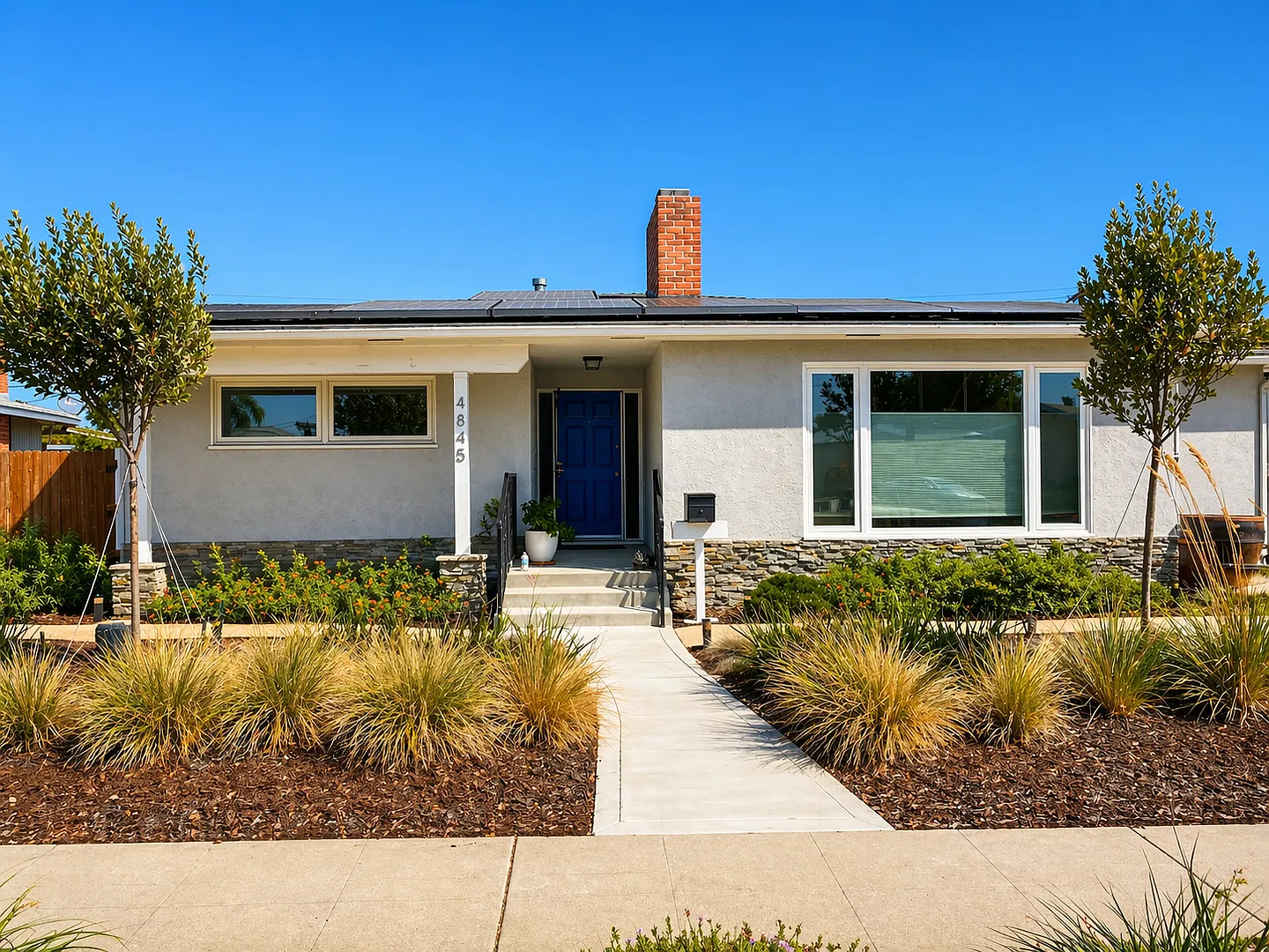 Renovated! 5BD + Den — Photo 1
