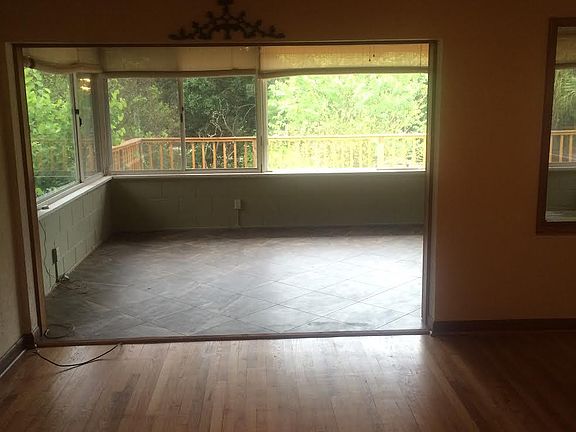 4th image of 367 Palm Ln