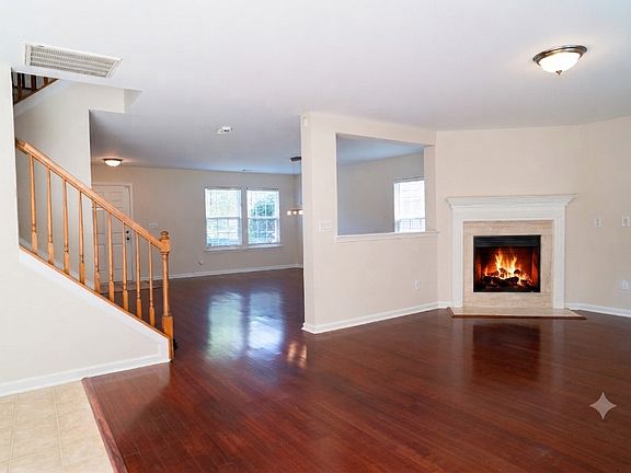 4th image of 9411 Seamill Rd