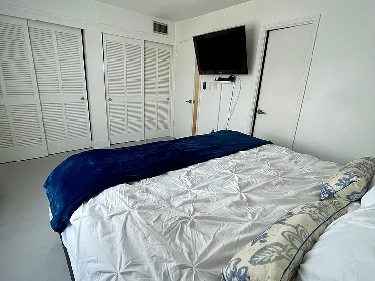 4158 Tamiami Trl #M4 — Photo 9