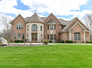 19325 Rivendell Dr, Brookfield, WI 53045