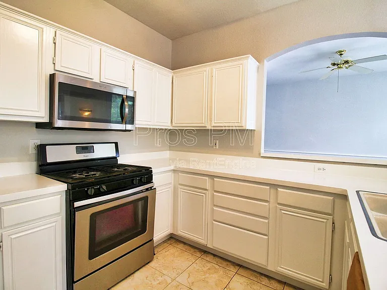 8435 Creekside Cir — Photo 9
