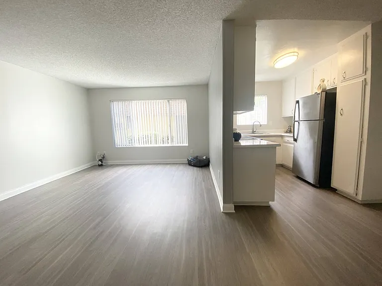 Chateau Woodley Hart Apartments — Photo 26