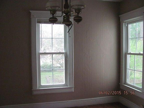 4th image of 33 Fancher Ave