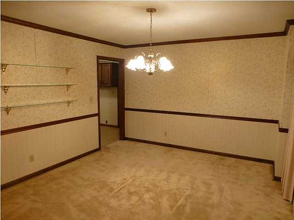 3rd image of 825 E Crestwood Dr