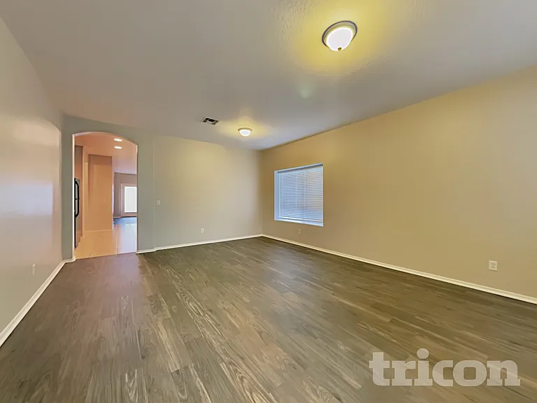 11717 W Jackson St — Photo 4