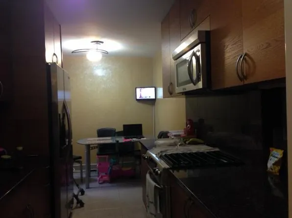 3655 Shore Parkway image 1 of 8