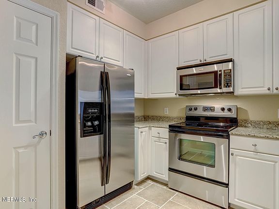 5th image of 8539 GATE Parkway #9314