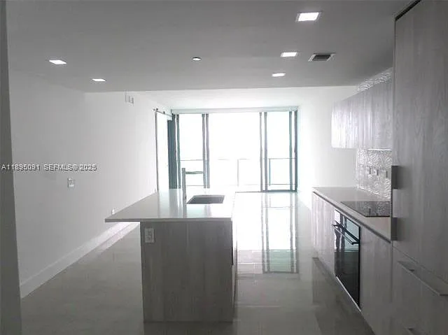 1 bed, 1.5 bath, $5,800 — Photo 4