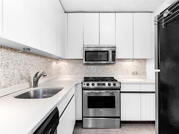4th image of 21 S End Ave APT 429