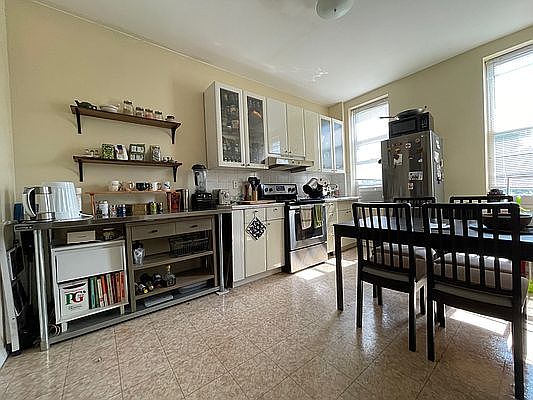 2nd image of 71 Guernsey St Floor 3