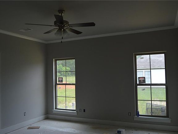 4th image of 814 Pine Ridge Ct