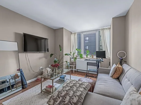 358 Grove St Suite 2E, Brooklyn, NY 11237