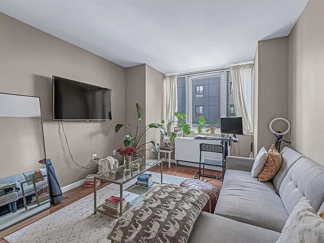 358 Grove St Suite 2E photo 1