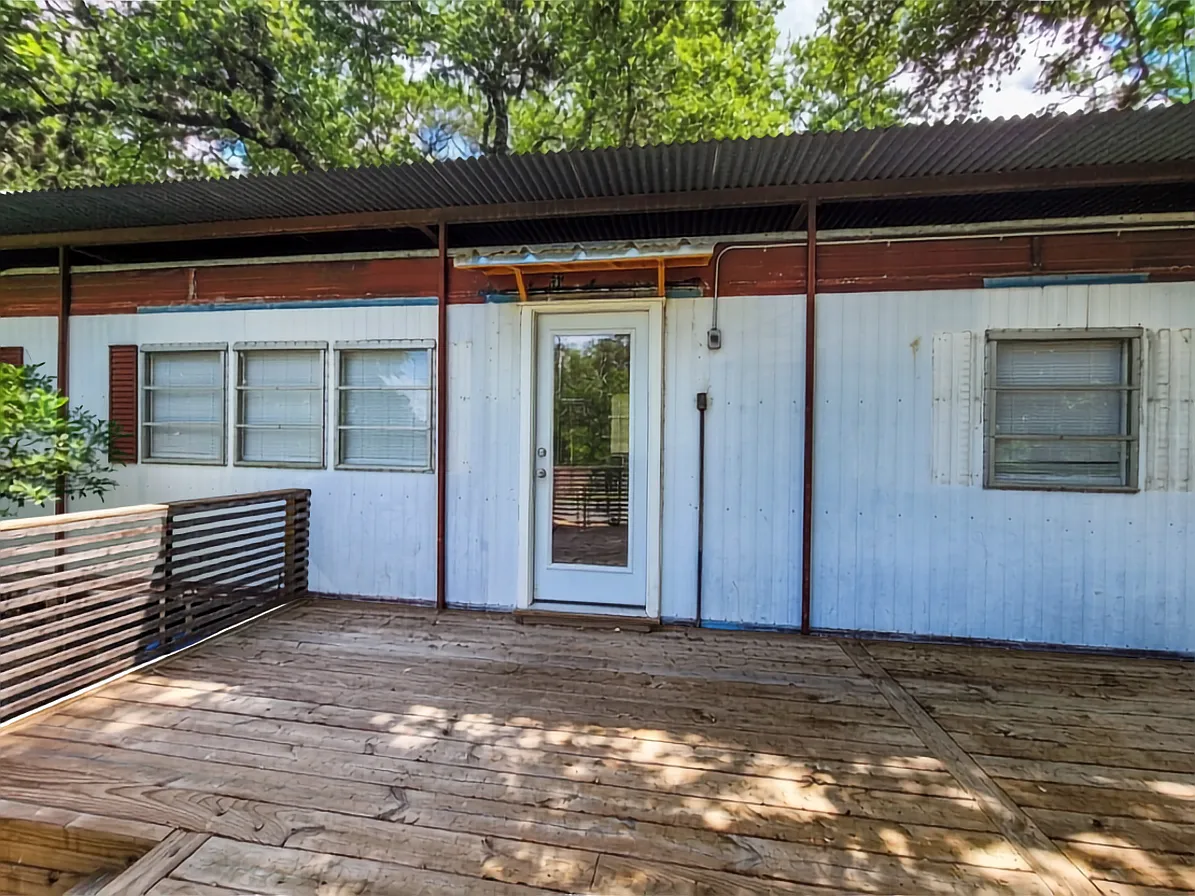 2 bed, 720 sqft, $1,250 — Photo 1