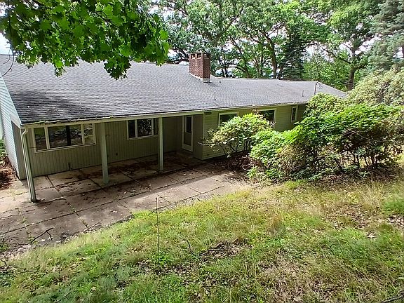 3rd image of 899 Red Ln