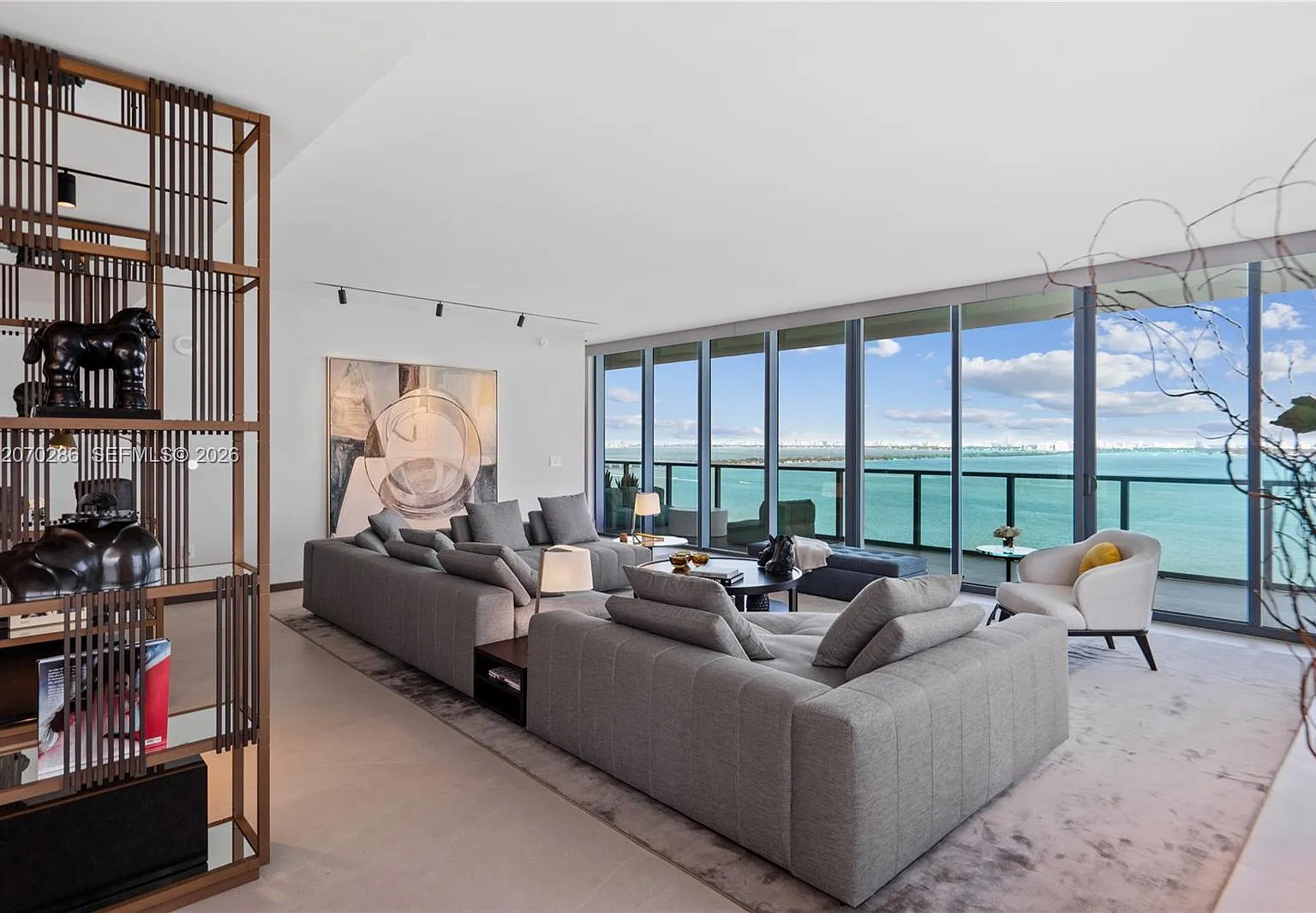 The Elysee Condo — Photo 1