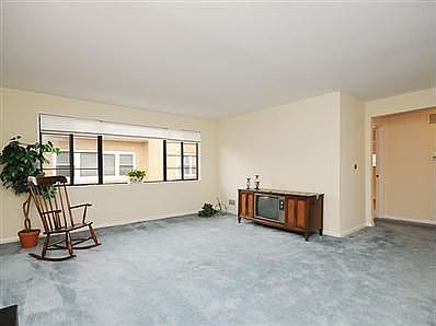 3rd image of 8327 Christiana Ave Unit 2E