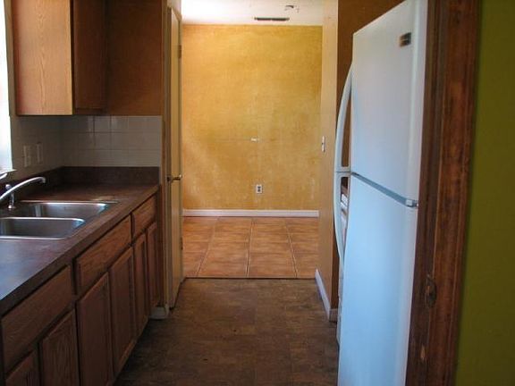 4th image of 2848 Empire Pl