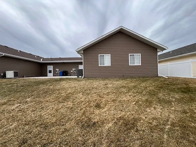 3438 Kyle St — Photo 2