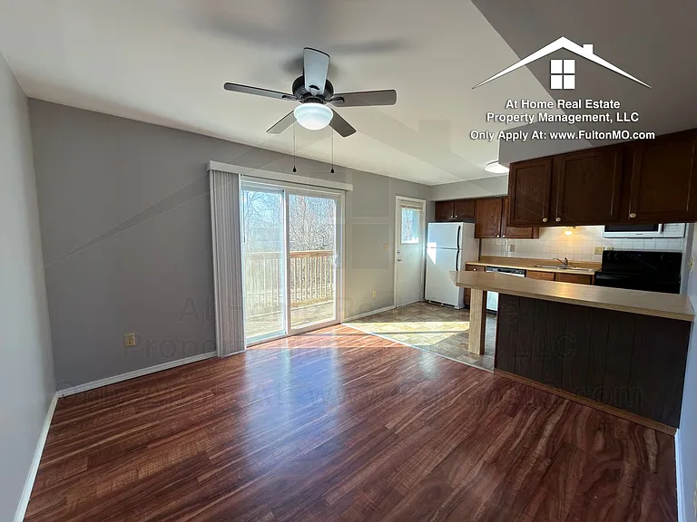 1904 Springdale Ct — Photo 12
