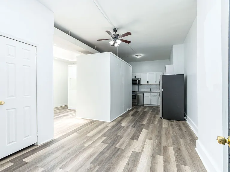 814 N Broad St — Photo 17