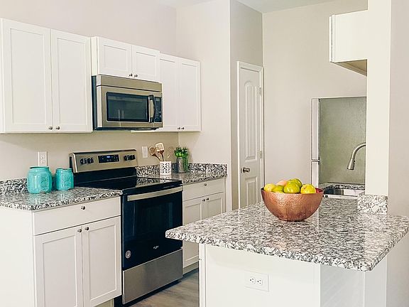 4th image of 169 Marbella Cir