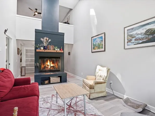 311 Forest St APT 2D, Madison, WI 53726