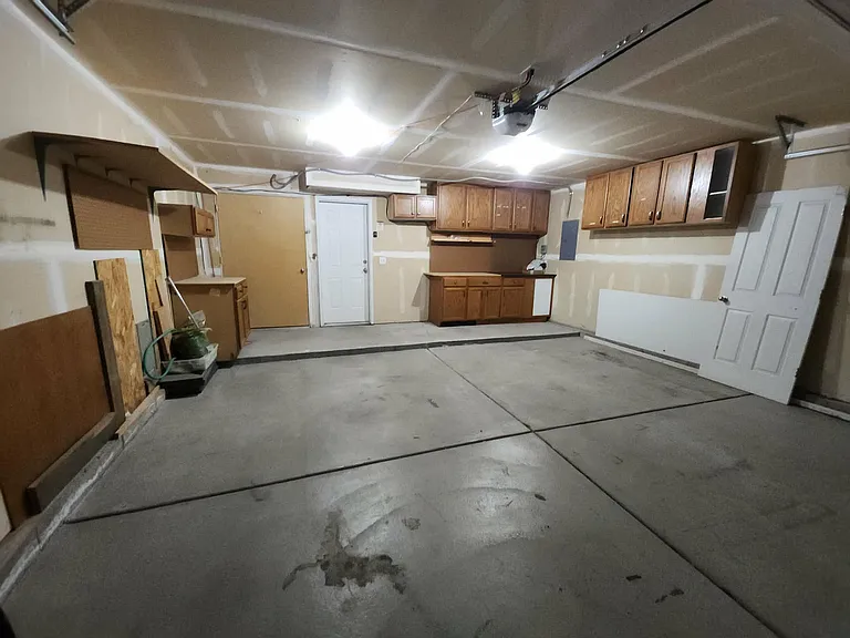 209 E Interlochen Ln — Photo 31