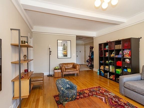 4th image of 27 W 96th St APT 10