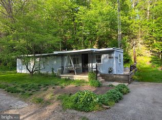 595 Wago Rd, Mount Wolf, PA 17347