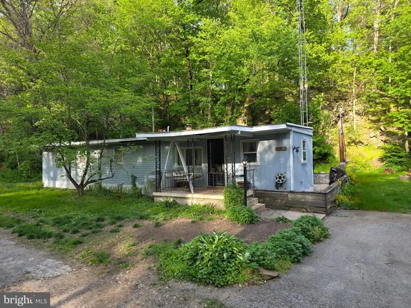 595 Wago Rd, Mount Wolf, PA 17347
