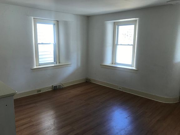 5th image of 128 N Church St