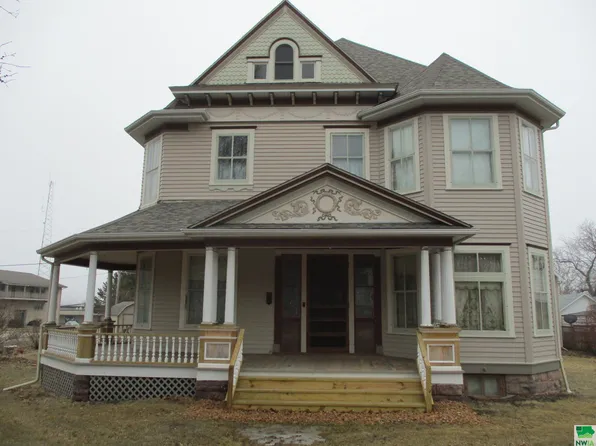 605 W Cedar St, Cherokee, IA 51012