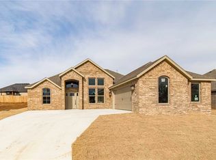 1001 Glass St, Cave Springs, AR 72718
