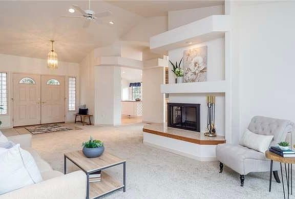 4th image of 333 S Bay Ln