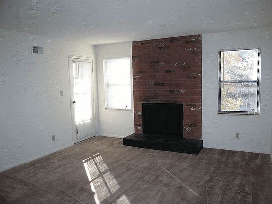 5th image of 9505 W 85th St APT C