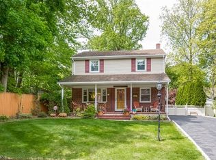 12 Grove St, Westwood, NJ 07675