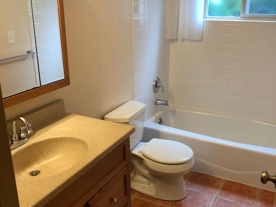 2nd image of 1321 W Emerson St #6