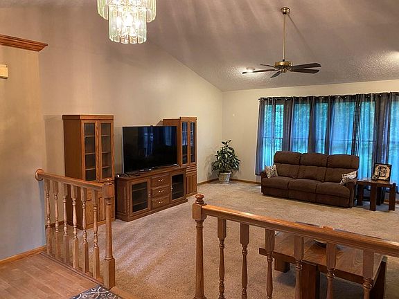 4th image of 264 Greenbriar Dr