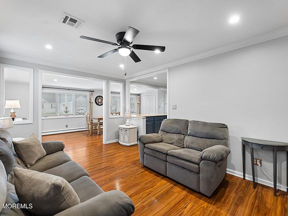 3rd image of 122 Fischer Boulevard