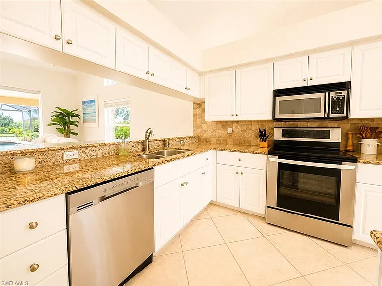 25151 Bay Cedar Dr — Photo 10