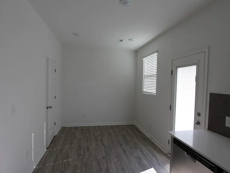 130 S Dorsett St — Photo 2