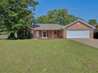 69 Emerald Dr, Maumelle, AR 72113