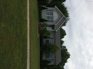 10209 Park Lake Dr, Louisville, KY 40229