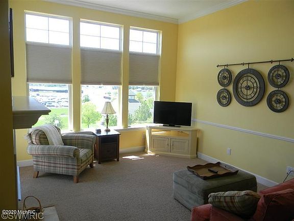 2nd image of 208 S Robert St Unit 13