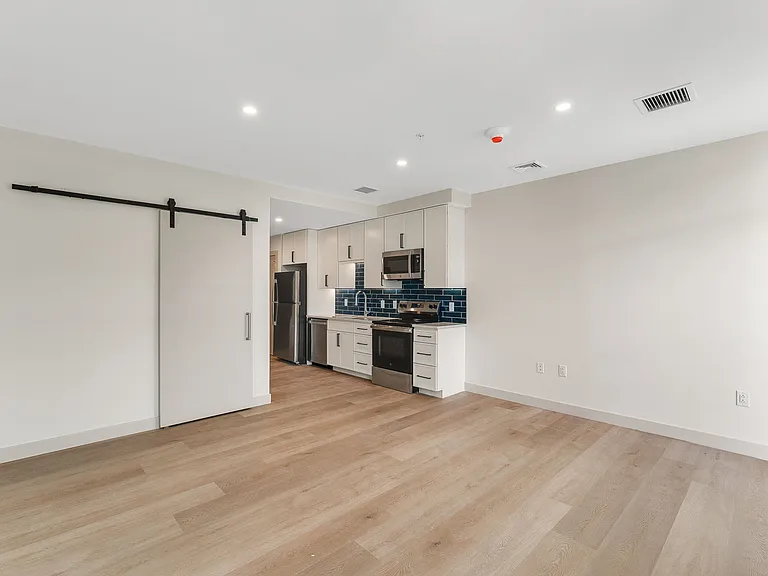 Bank Street Apartments — Photo 48