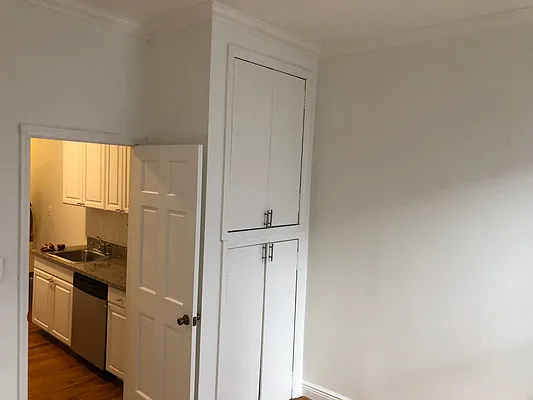 Rented by Skyline Realty LLC II | media 7